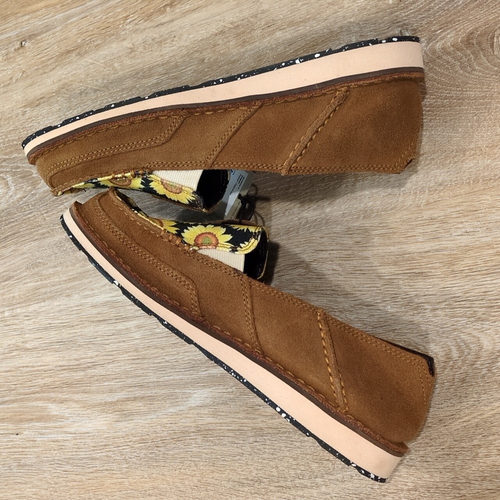 💛🌻 New In Box Ariat Sunflower Patterned Loafers Women's size 7 B 🌻💛 - Picture 5 of 10